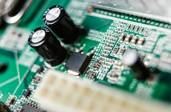 Conserto de placas eletrônicas com urgência: o que avaliar antes de contratar o serviço